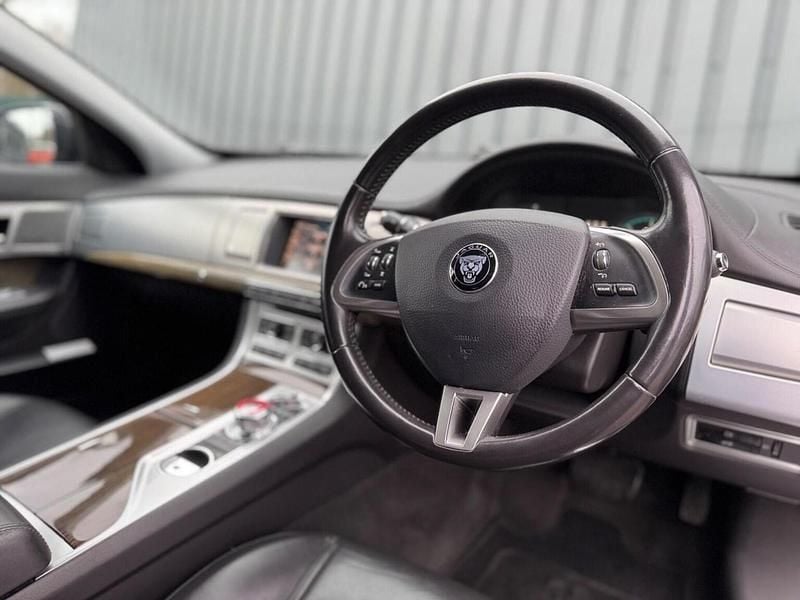 Used Jaguar XF Sportbrake Premium Luxury 200 HP (147 kW) 2014 Grey Estate