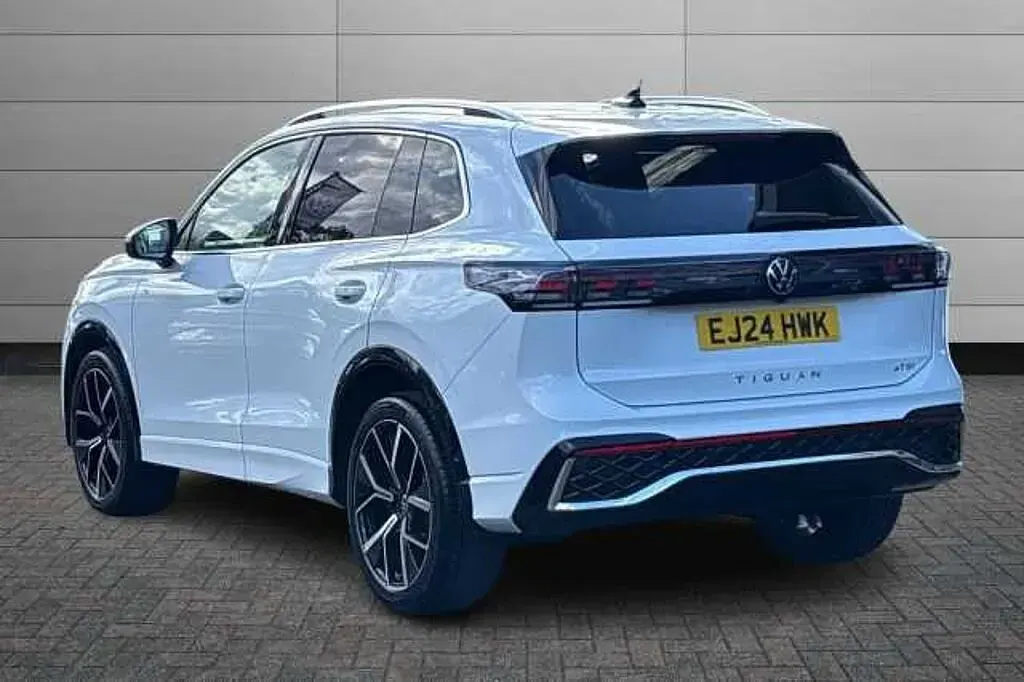 Used VW Tiguan R-line 150 HP (110 kW) 2024 Pure white SUV