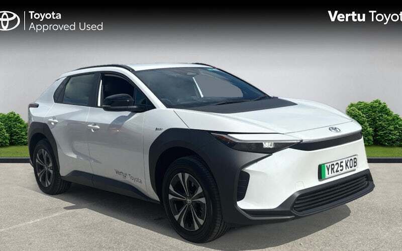 White Used 2024 Toyota bZ4X PURE SUV | £24,037 (Fair price) - Image 1/4