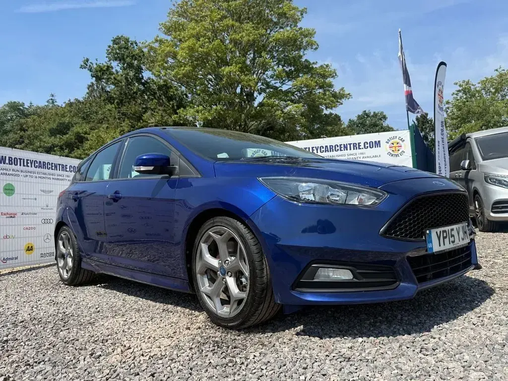 Used Ford Focus ST 250 HP (183 kW) 2015 Blue Hatchback