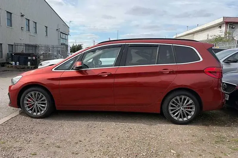 Used BMW 220 Luxury Line 190 HP (139 kW) 2018 Orange Estate