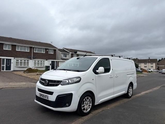 Used Vauxhall Vivaro Sportive 120 HP (88 kW) 2019 White MPV