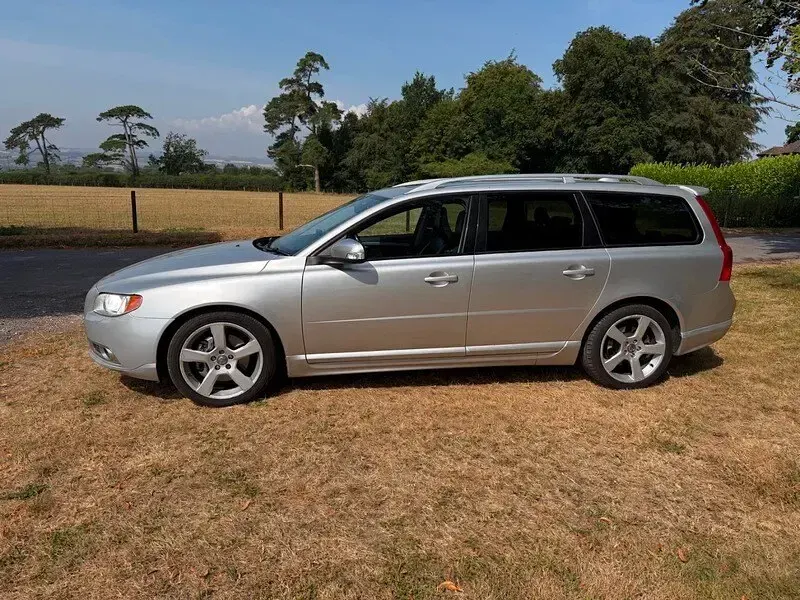 Used Volvo V70 R-Design 175 HP (128 kW) 2010 Silver Estate