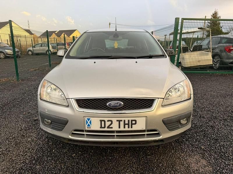 Used Ford Focus Ghia 100 HP (73 kW) 2005 Silver Hatchback