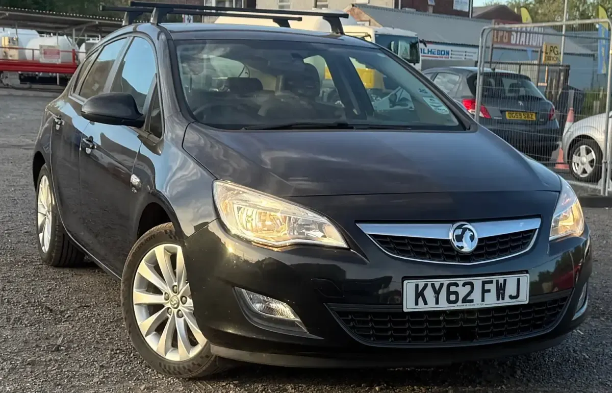 Begagnad Vauxhall Astra Active 2012 Svart Halvkombi
