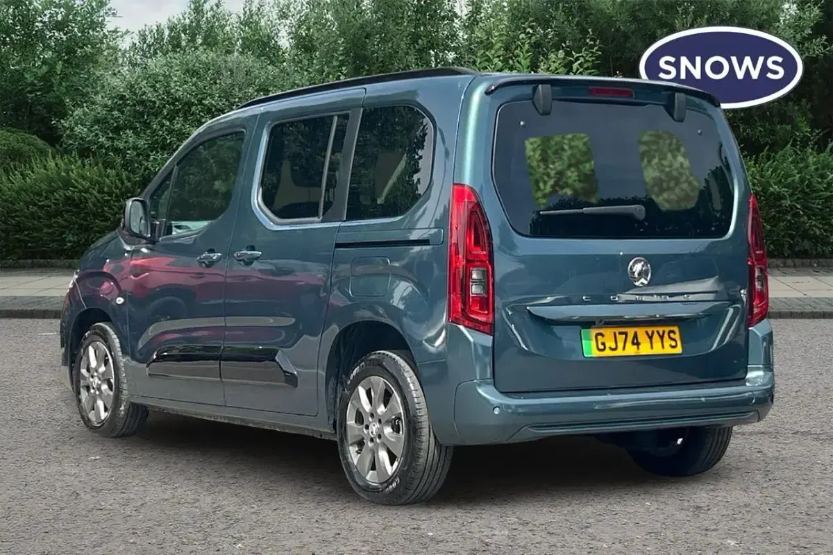 Used Vauxhall Combo Ultimate 100 kW (136 HP) 2024 Blue MPV
