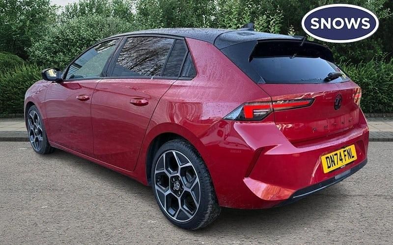 Used Vauxhall Astra Ultimate 131 HP (96 kW) 2024 Red Hatchback