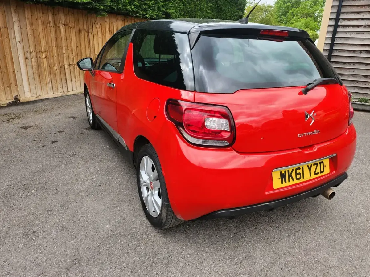 Begagnad Citroën DS3 120 HK (88 kW) 2011 Röd Halvkombi