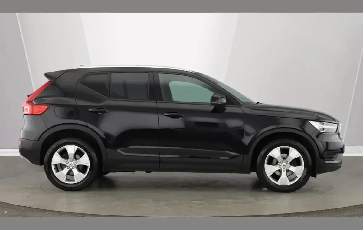 Used Volvo XC40 Momentum 161 HP (118 kW) 2022 Black SUV
