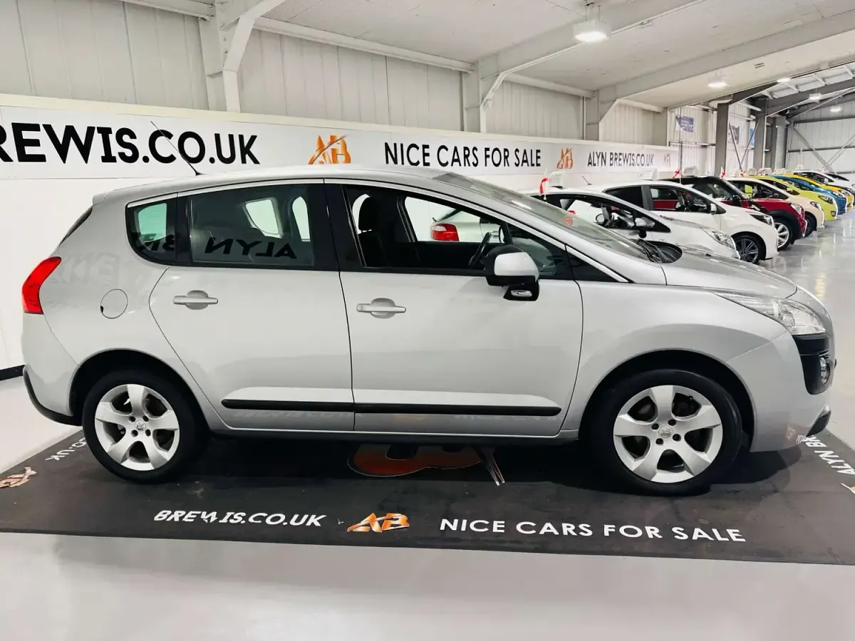 Used Peugeot 3008 Active 112 HP (82 kW) 2012 Silver Estate