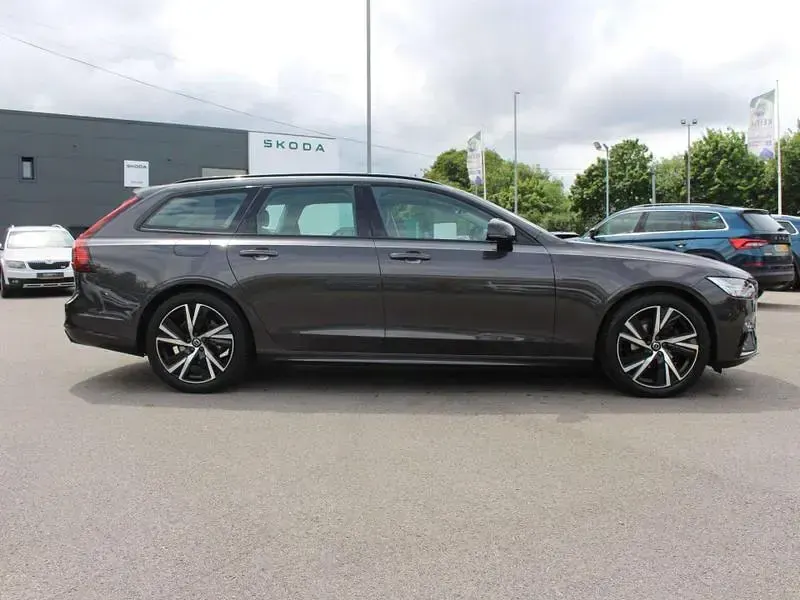Used Volvo V90 Plus 197 HP (144 kW) 2022 Grey Estate