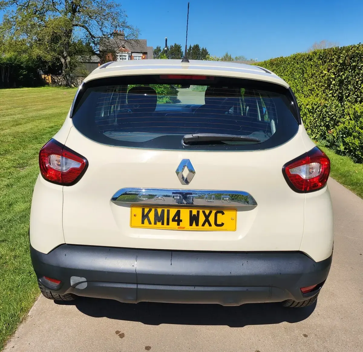 Used Renault Captur Dynamique 90 HP (66 kW) 2014 Cream SUV