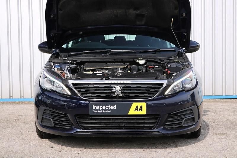 Używany Peugeot 308 Access 100 KM (73 kW) 2018 Niebieski Hatchback