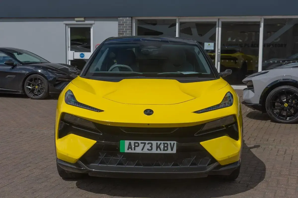 Used Lotus Eletre 675 kW (918 HP) 2023 Yellow SUV