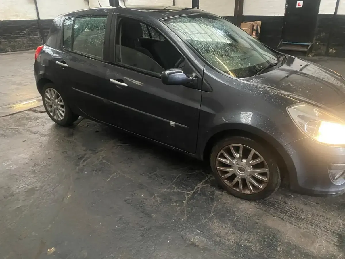 Używany Renault Clio II Dynamique 100 KM (73 kW) 2008 Szary Hatchback