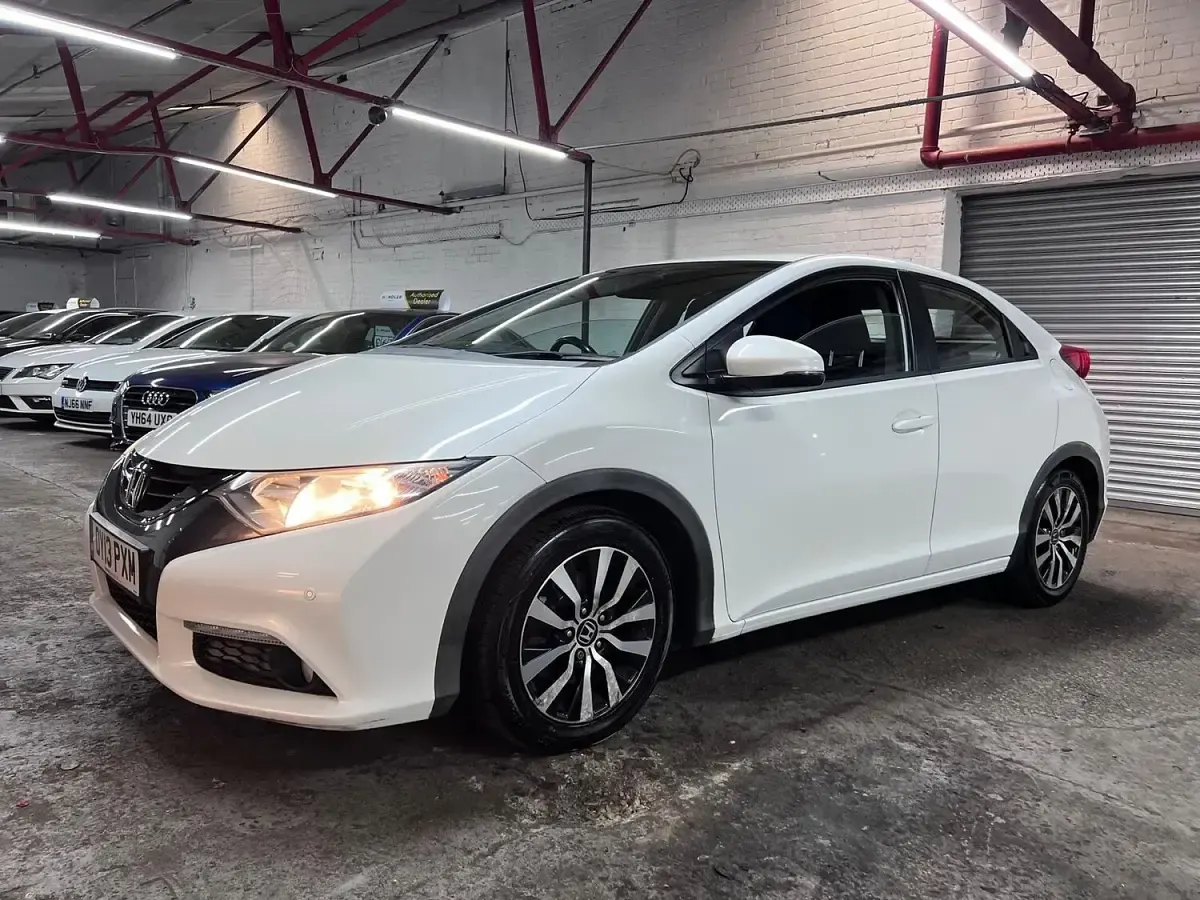 Used Honda Civic ES 120 HP (88 kW) 2013 White Hatchback