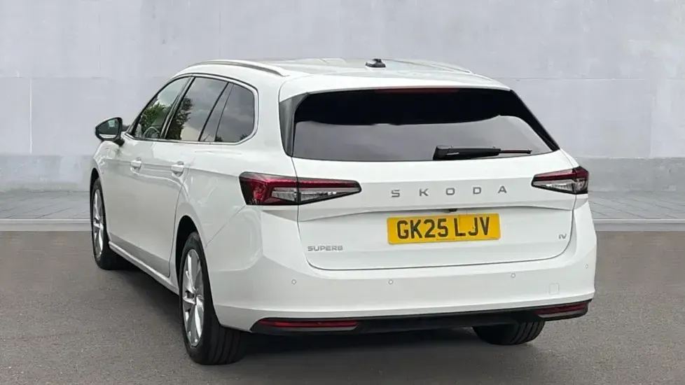 Gebraucht Skoda Superb SE Technology 204 PS (150 kW) 2025 Weiß