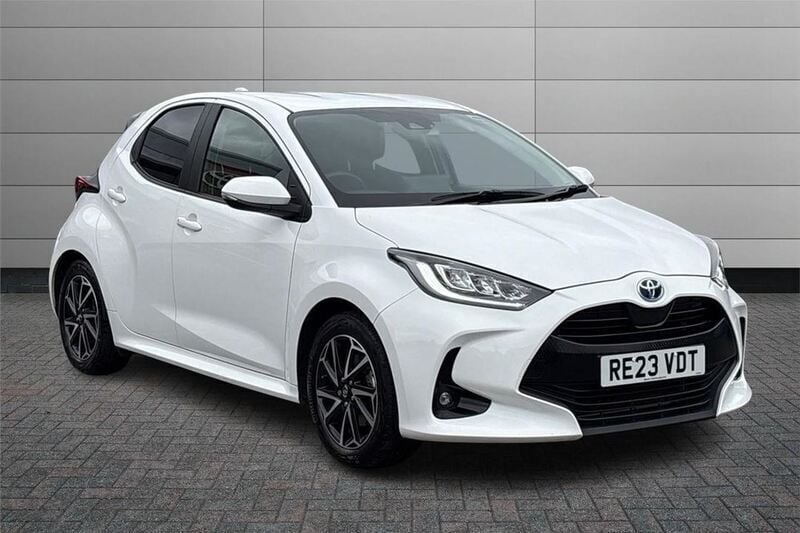 White Used 2023 Toyota Yaris Hybrid Design Hatchback | £16,701 (Good price) - Image 1/3