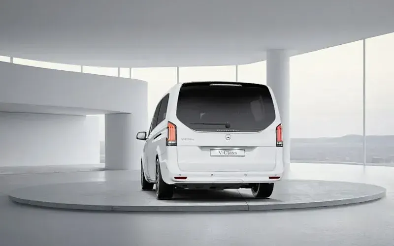 New Mercedes V300 Premium 237 HP (174 kW) 2026 MPV