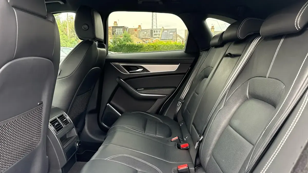 Used Jaguar F-Pace R-Dynamic 204 HP (150 kW) 2021 White SUV