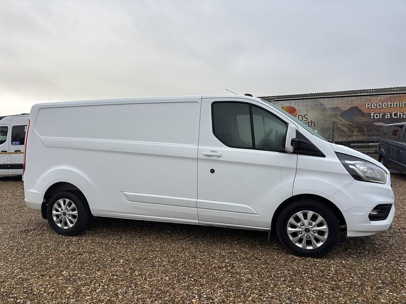 Used Ford Transit Custom Limited 130 HP (95 kW) 2023 White Van