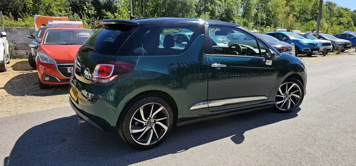 Used Citroën DS3 Prestige 99 HP (72 kW) 2017 Green Hatchback