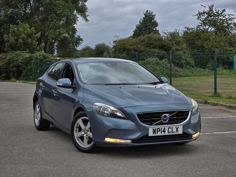 Blue Used 2014 Volvo V40 Estate | £3,495 (Fair price) - Image 1/4