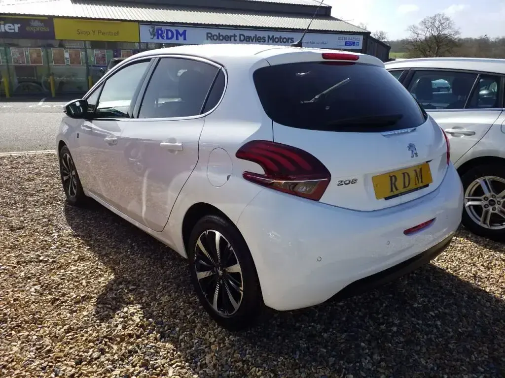Used Peugeot 208 S 82 HP (60 kW) 2019 White Hatchback