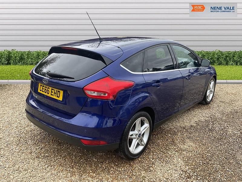 Used Ford Focus Titanium 120 HP (88 kW) 2016 Blue Hatchback
