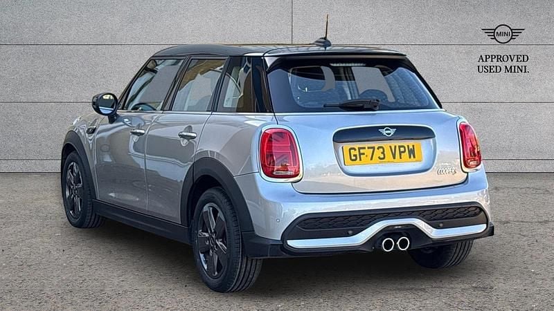 Używany Mini Cooper S Classic 176 KM (129 kW) 2023 Srebrny Hatchback