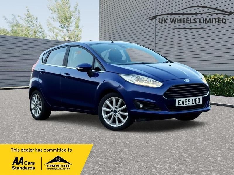 Used Ford Fiesta Titanium 100 HP (73 kW) 2015 Blue Hatchback