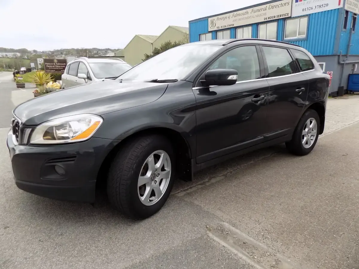 Usado Volvo XC60 175 HP (128 kW) 2010 Cinzento SUV