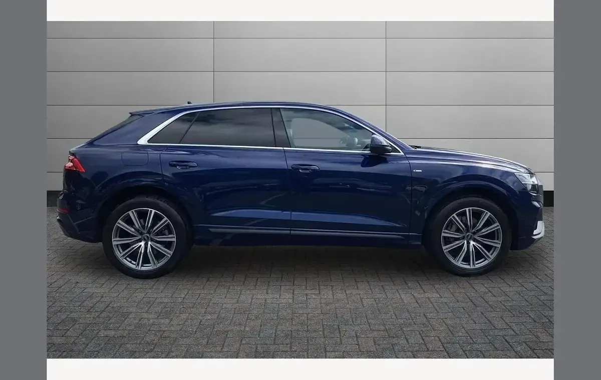 Begagnad Audi Q8 S-Line 340 HK (250 kW) 2022 Blå SUV