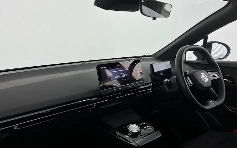 Used MG MG4 EV SE 319 kW (435 HP) 2023 White Hatchback