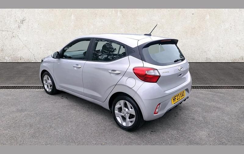 Used Hyundai i10 SE 65 HP (47 kW) 2023 Silver Hatchback