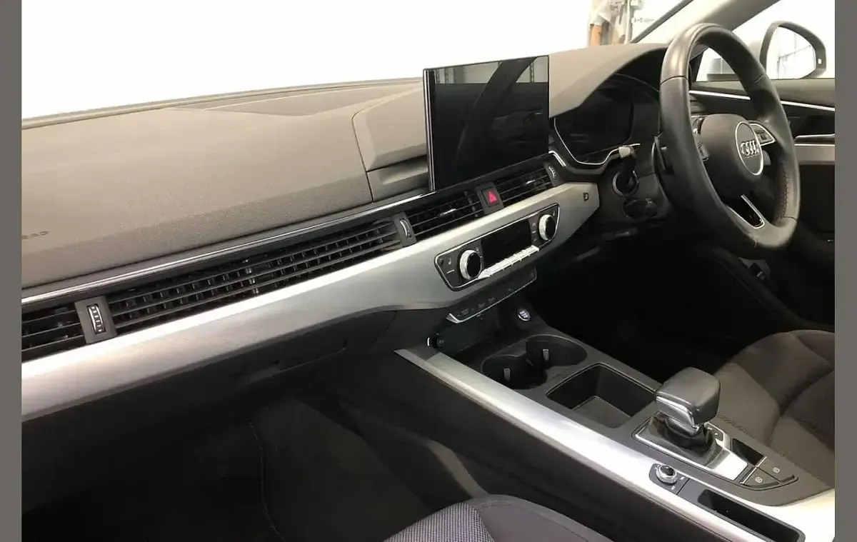 Used Audi A4 Comfort 150 HP (110 kW) 2023 Silver Sedan