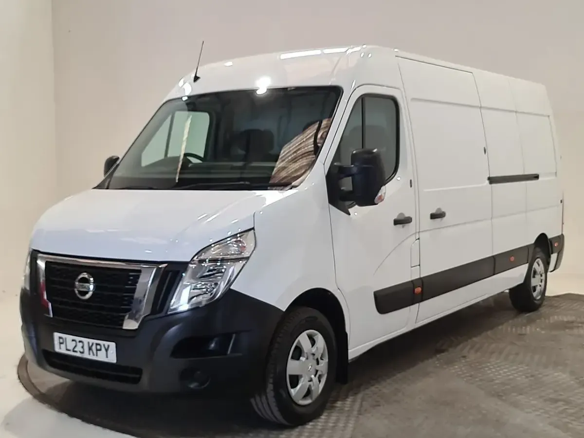 Used Nissan Interstar Acenta 135 HP (99 kW) 2023 White Van