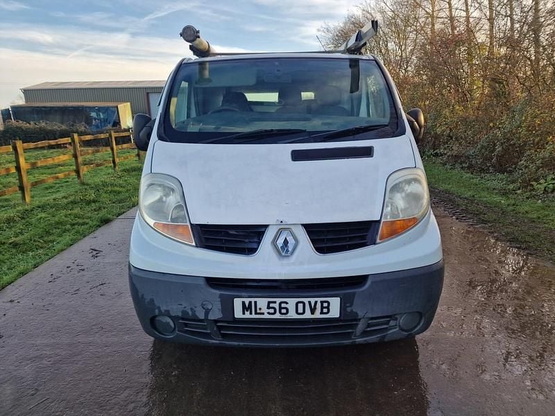 Used Renault Trafic 115 HP (84 kW) 2006 White MPV