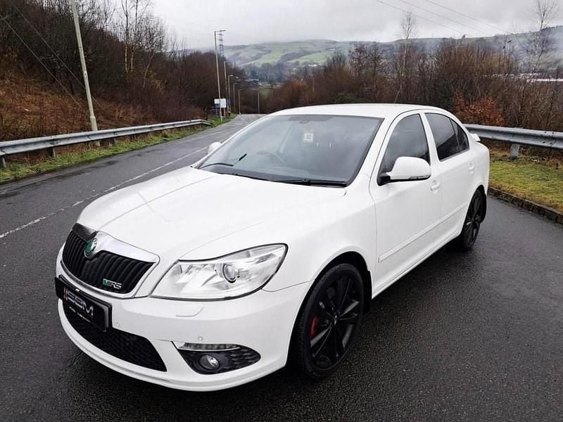 Used Skoda Octavia vRS 200 HP (147 kW) 2012 White Hatchback