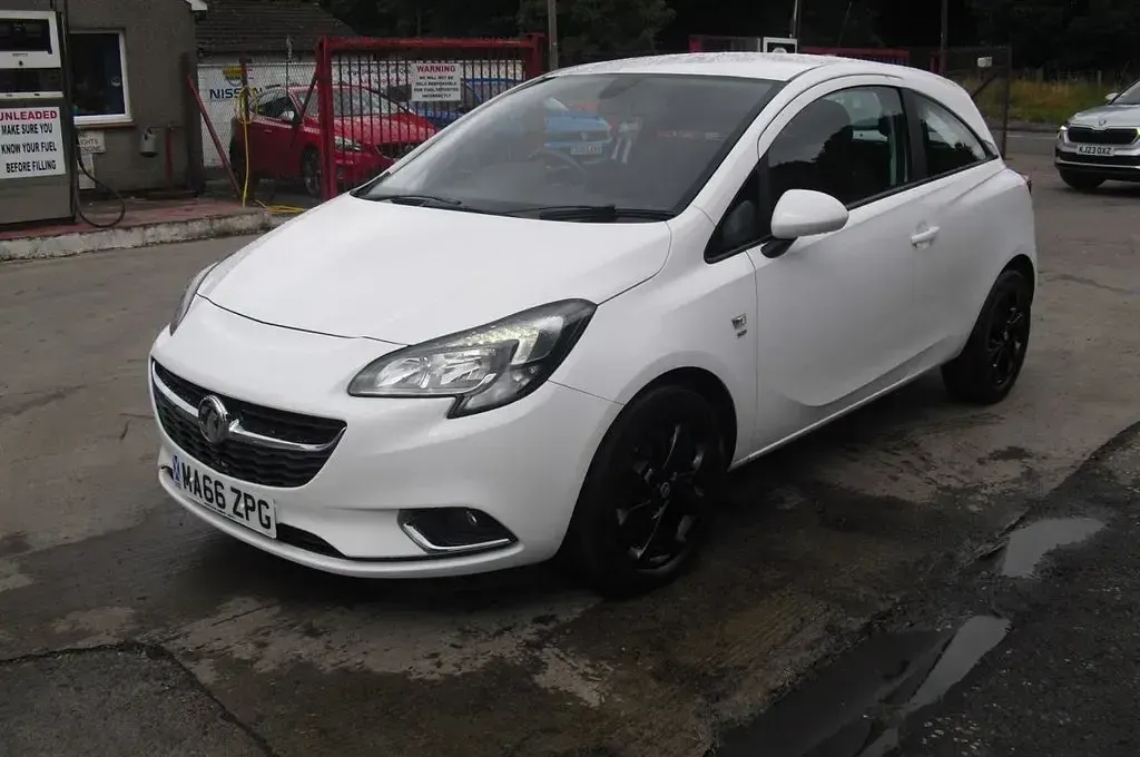 Used Vauxhall Corsa SRi 75 HP (55 kW) 2016 White Hatchback
