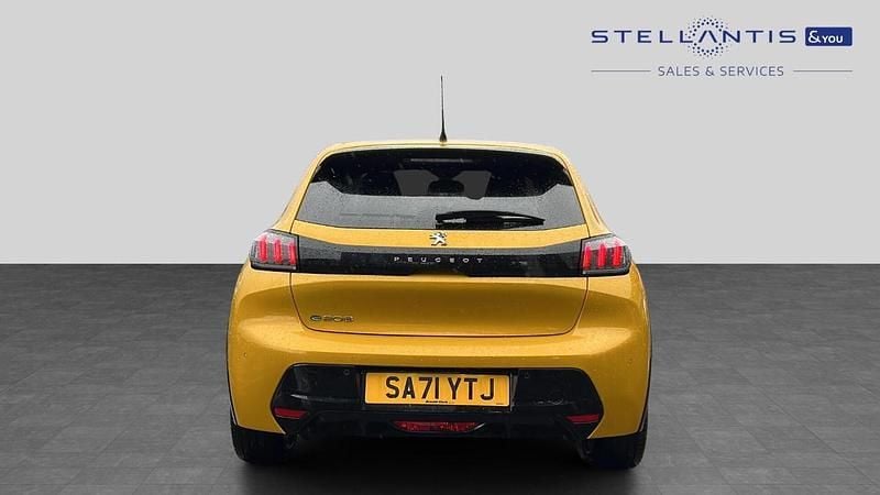 Used Peugeot e-208 Allure 98 kW (134 HP) 2021 Yellow Hatchback