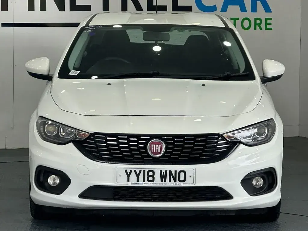 Used Fiat Tipo Easy Plus 120 HP (88 kW) 2018 White Hatchback