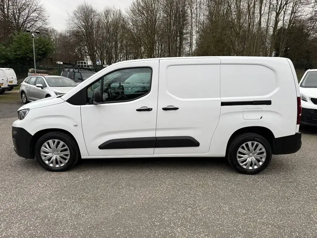 Used Peugeot Partner Premium 131 HP (96 kW) 2021 White MPV