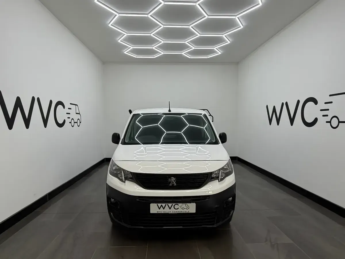 Used Peugeot Partner 2019 White MPV