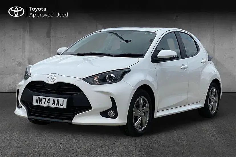Used Toyota Yaris 116 HP (85 kW) 2024 White Hatchback