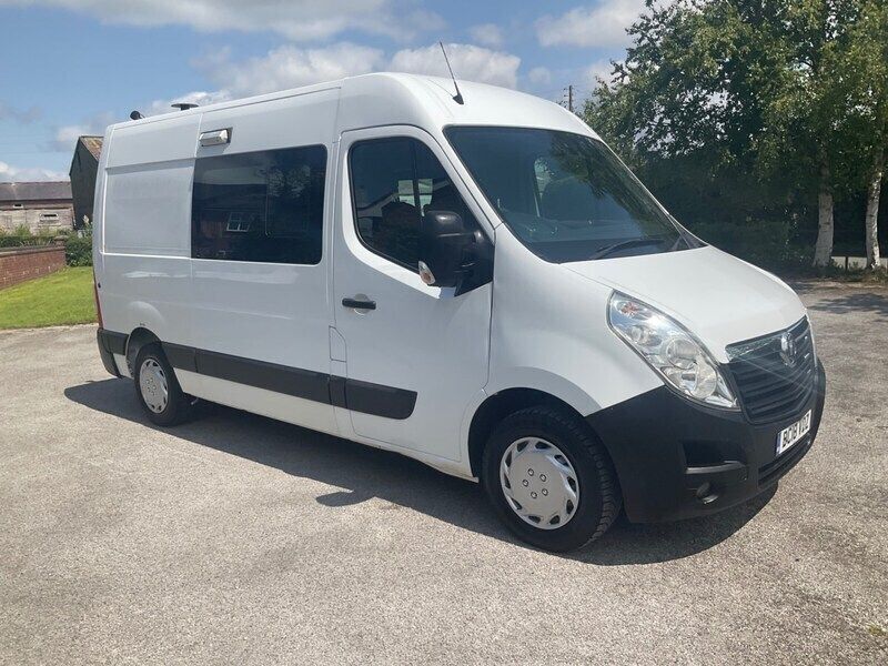 White Used 2018 Vauxhall Movano Van | £11,995 (Fair price) - Image 1/4