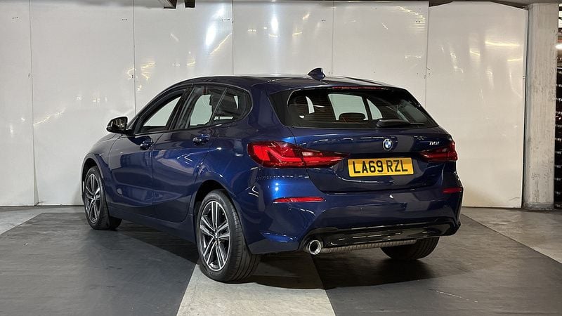 Used BMW 118 Sport Line 138 HP (101 kW) 2020 Blue Hatchback