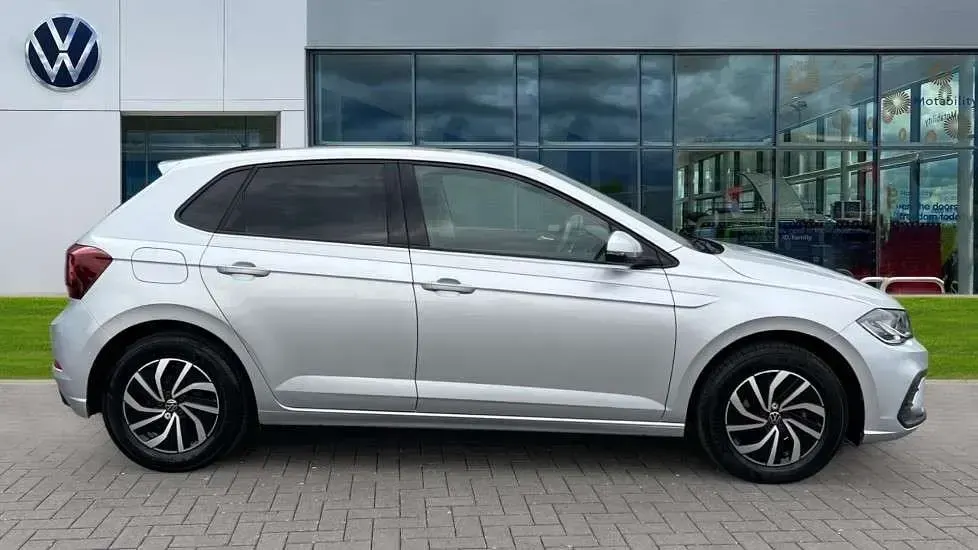 Used VW Polo Life 95 HP (69 kW) 2023 Silver Hatchback