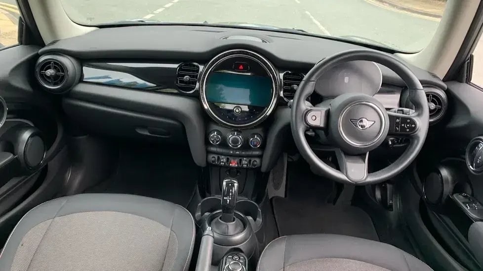 Gebraucht Mini Cooper Classic 134 PS (98 kW) 2022 Grau Kleinwagen