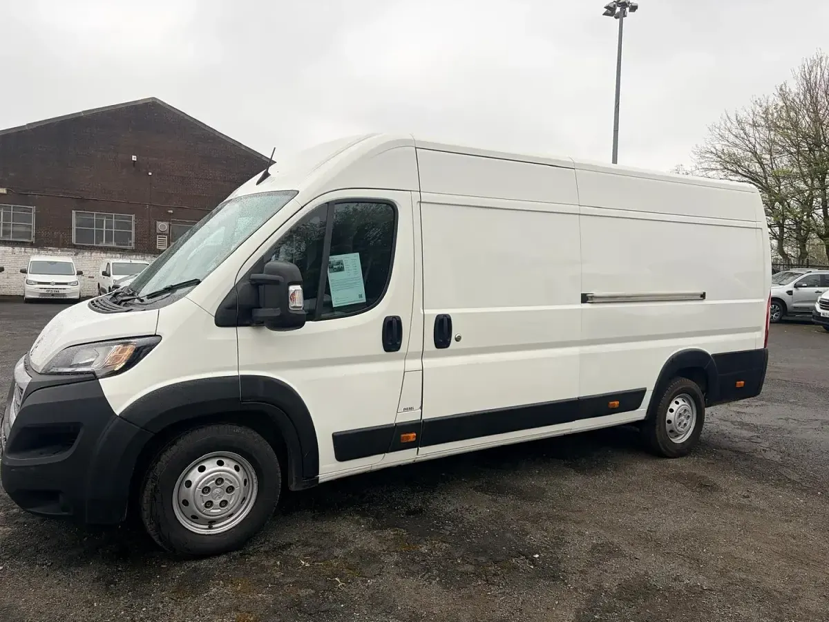 Used Peugeot Boxer S 140 HP (102 kW) 2021 White Van